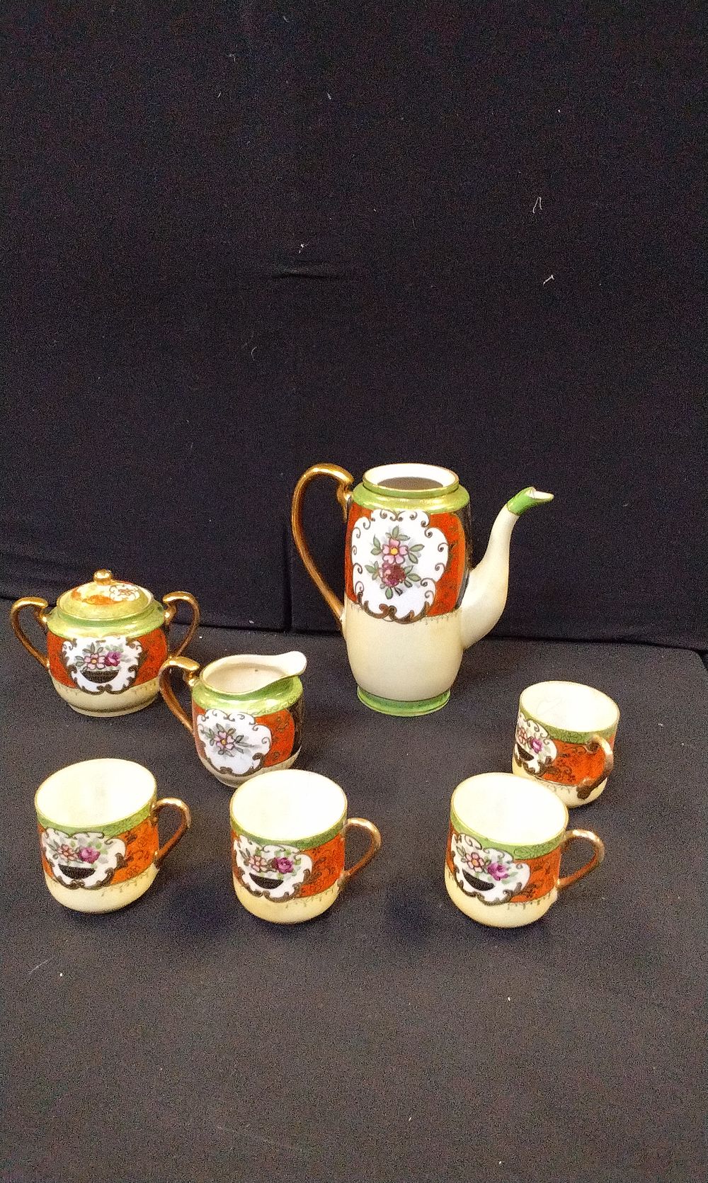 Lot 685: Samurai China Tea Set Comprising