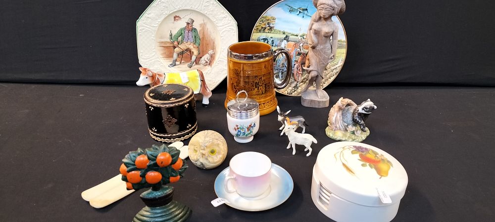Lot 698: Collection of Decorative Pieces