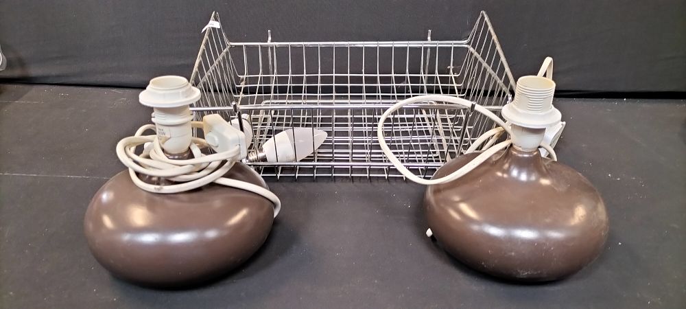 Lot 706: x2 Table Lamps and Two Metal Wire Trays