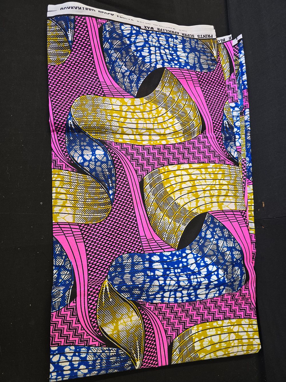 Lot 716: A large piece of brand new material