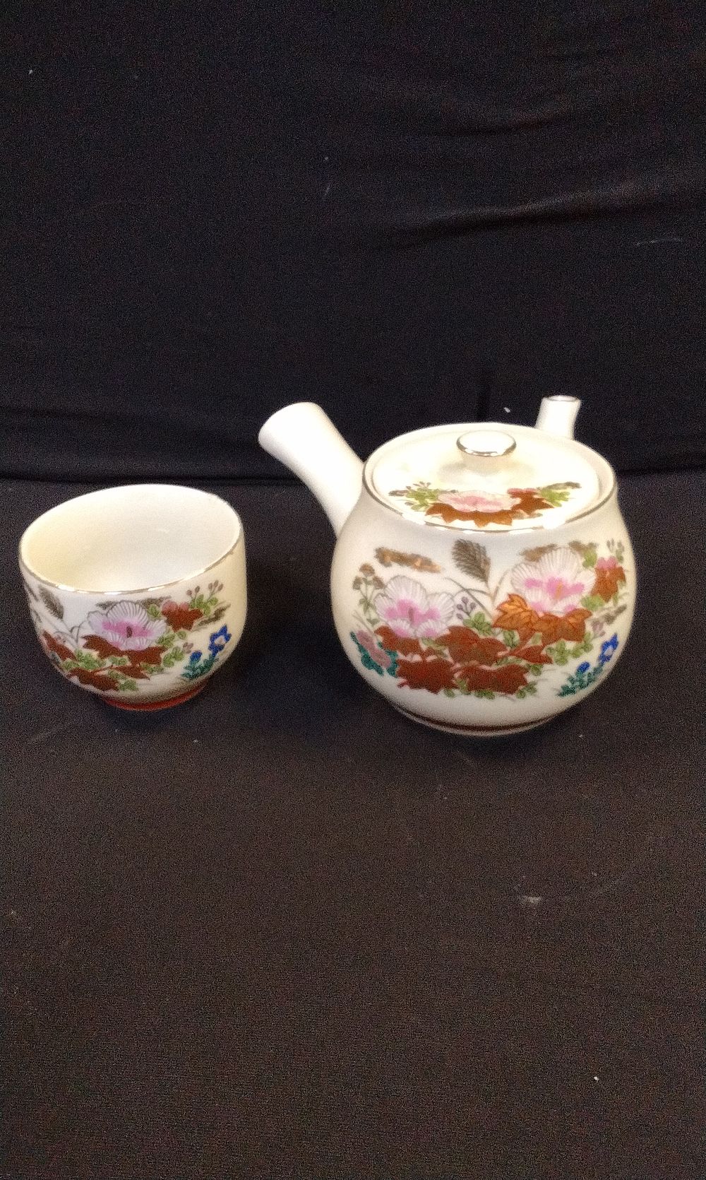 Lot 747: Kutani Ware Ikoi Elegant Flowers Teapot and Cup