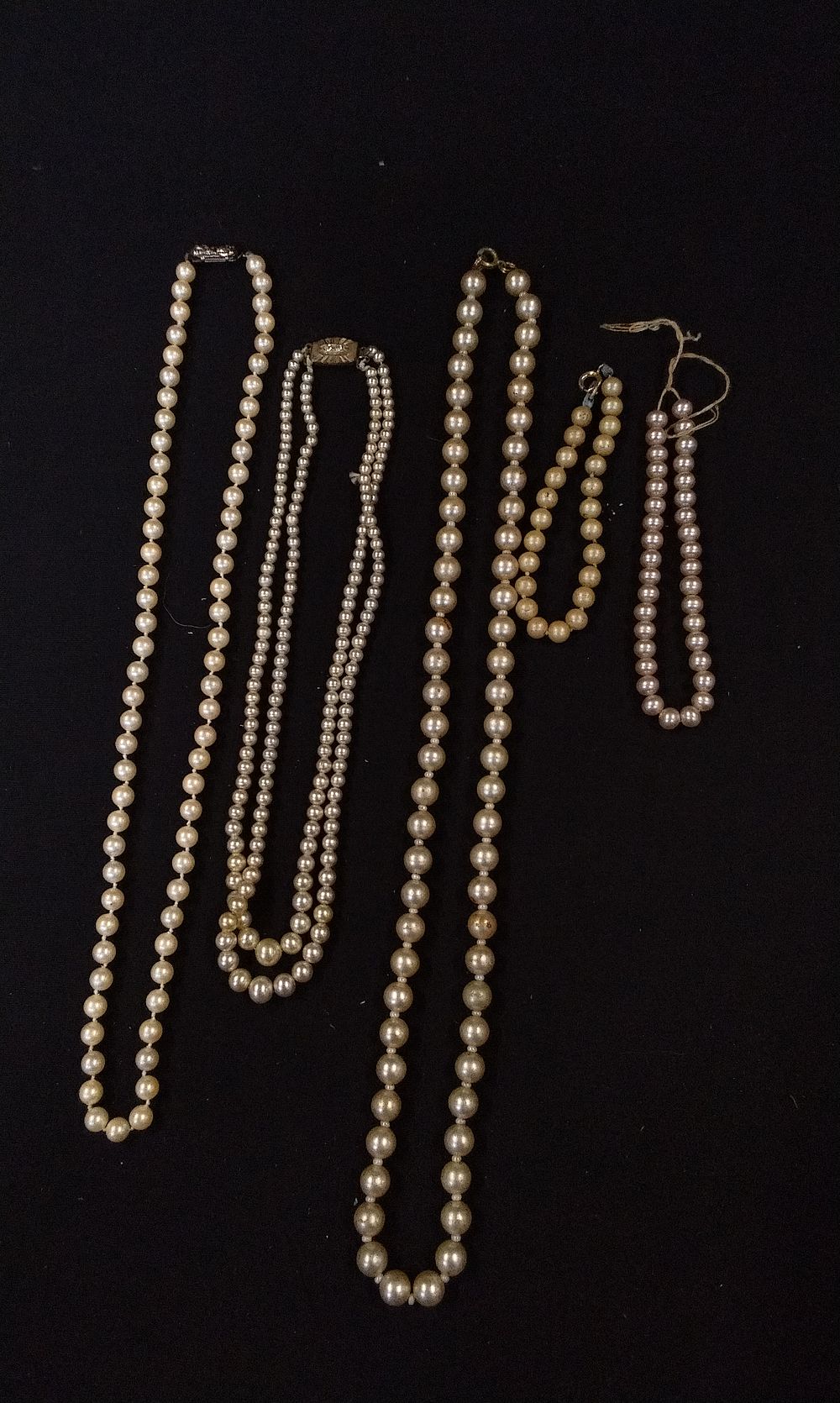 Lot 750: 3x Immitation Pearl Necklaces and Two Bracelets
