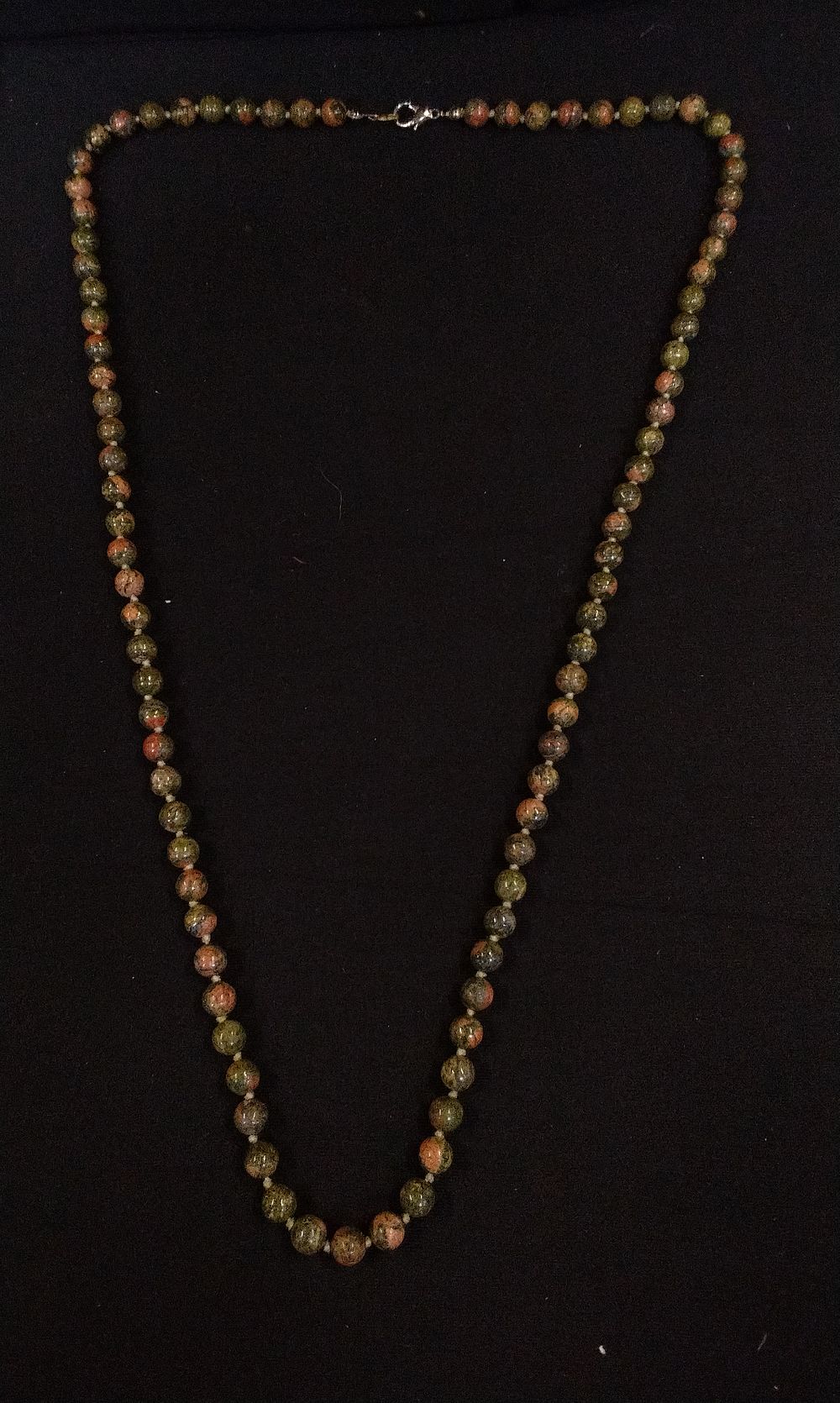 Lot 753: Natural Unakite Bead Necklace