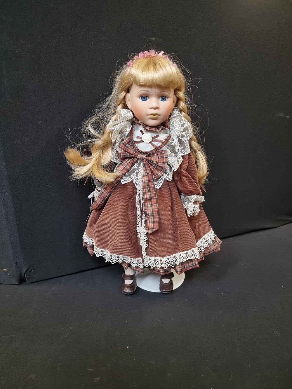 Lot 757: Porcelain Doll 40cm high