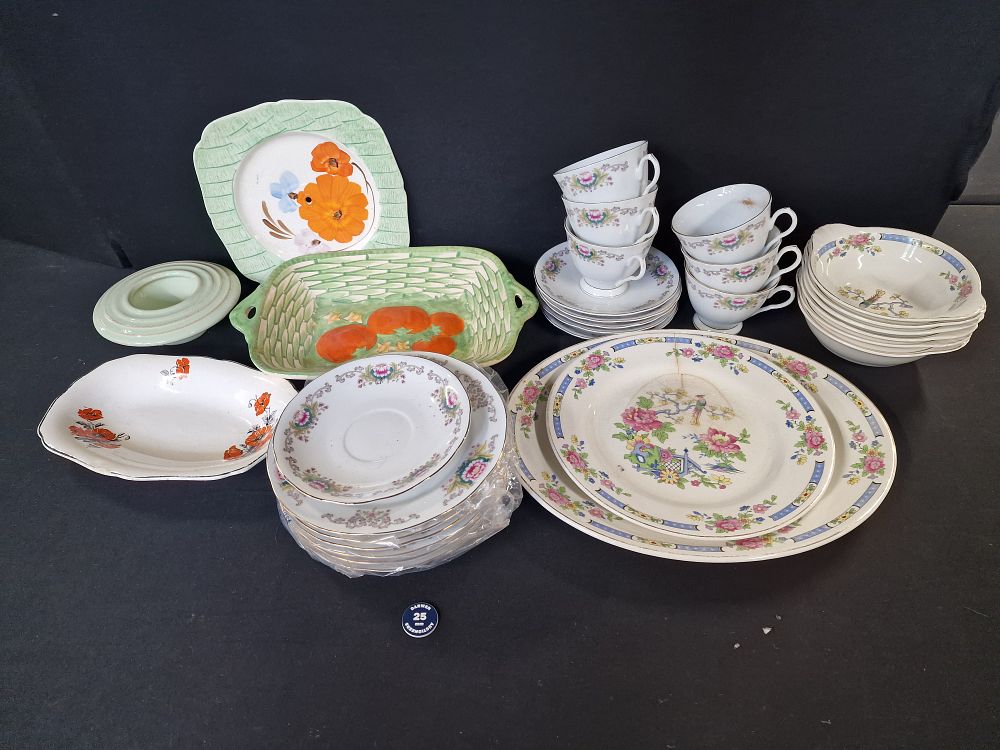 Lot 778: Selection of Cups, Saucers and Plates