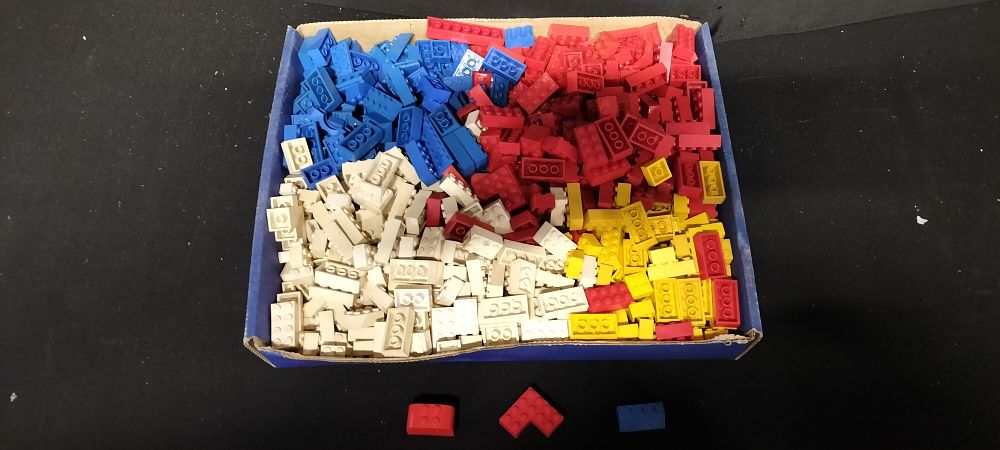 Lot 783: Large Quantity of Vintage Lego Blocks in 4 Different Colours and Different Sizes