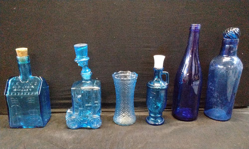 Lot 794: 5x Blue Bottles/Decanters and a Vase