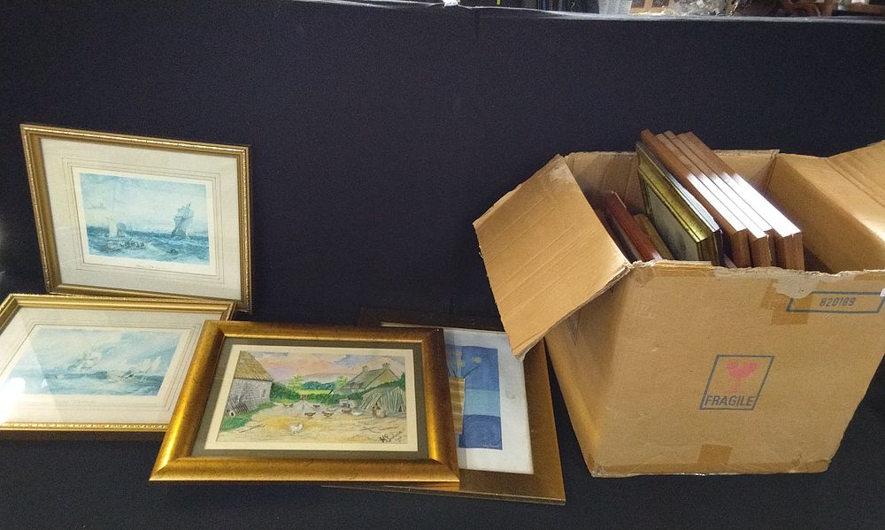 Lot 252: Box of 18x Mixed Pictures and Frames