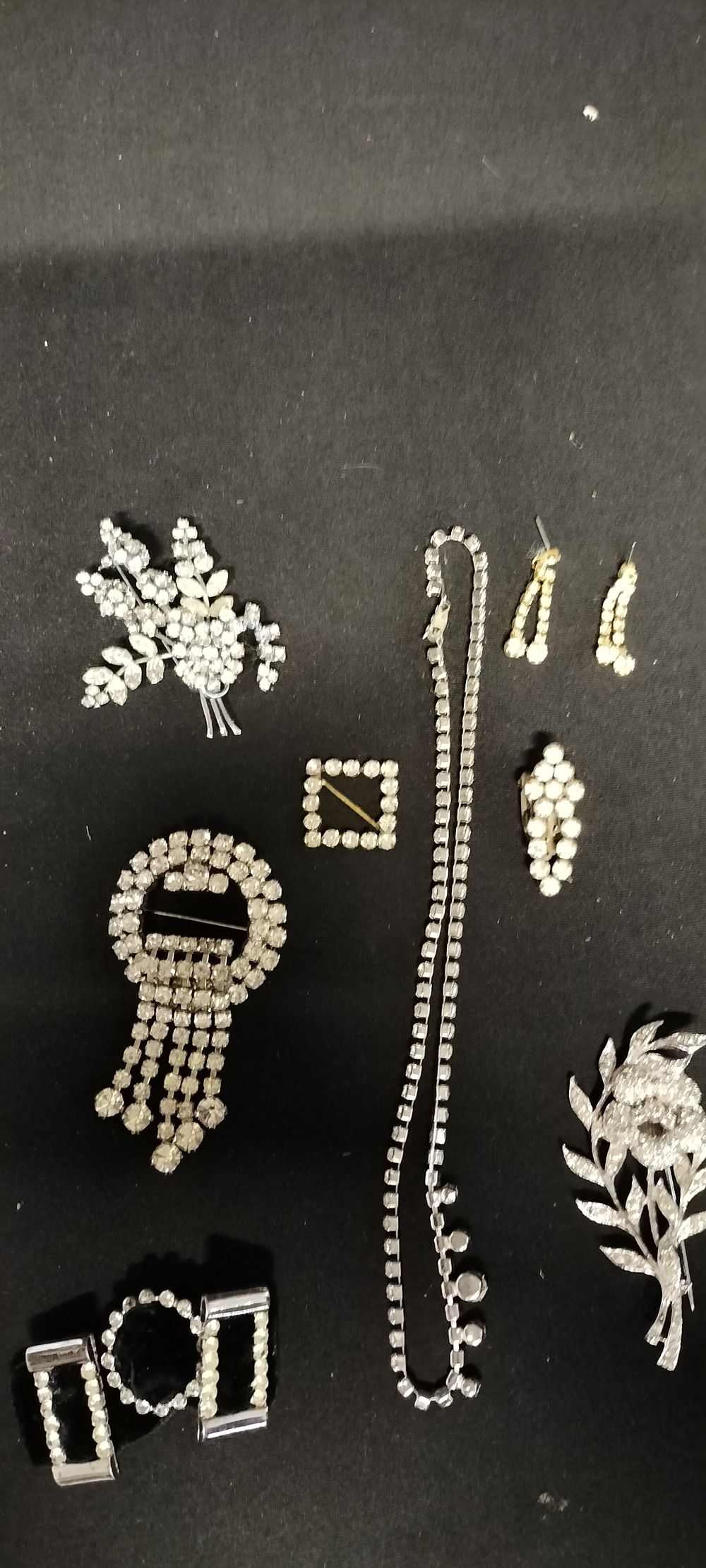 Lot 271: Mixed Lot of Costume Jewellery, Brooches, Necklace and earrings