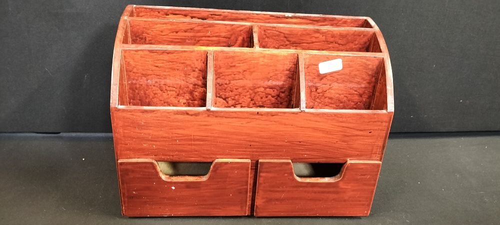 Lot 286: Wooden Desk Tidy/Letter Holder