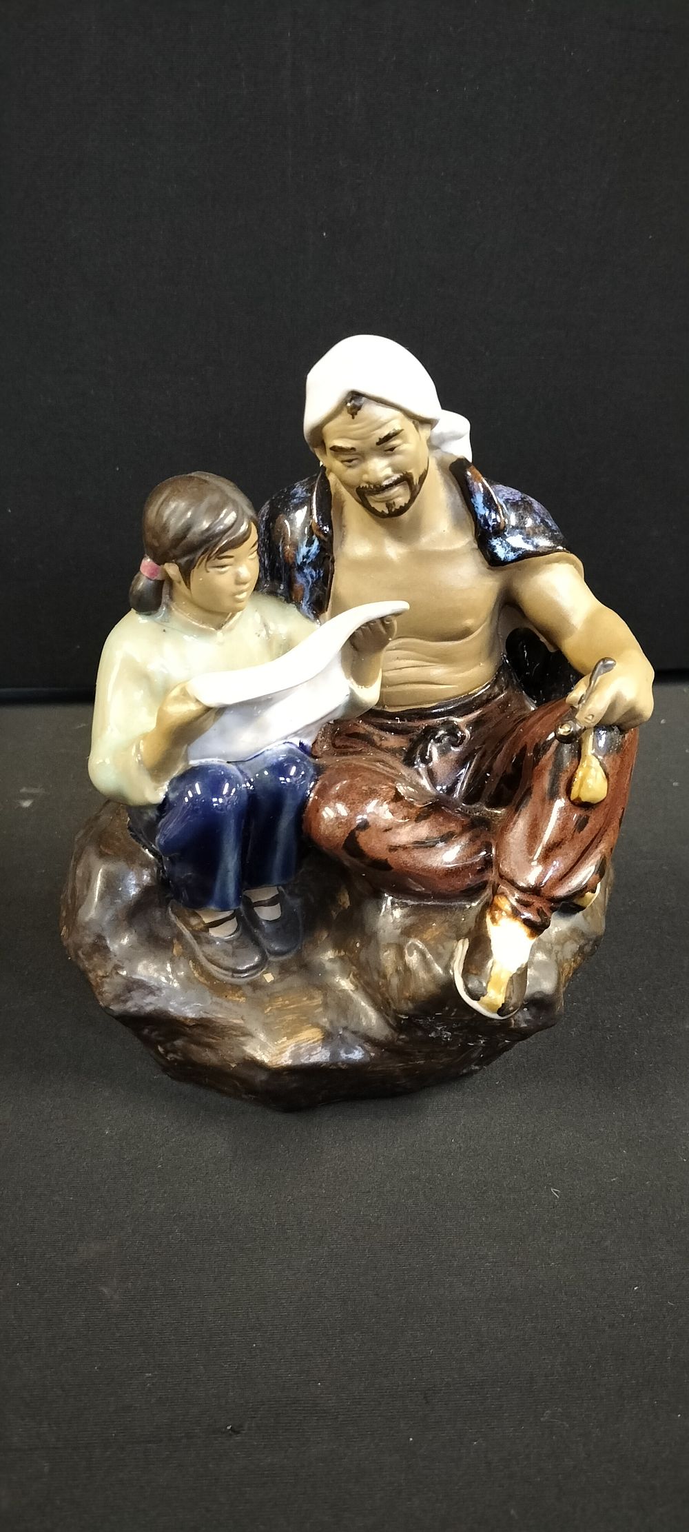 Lot 295: Shiwan Mudman Figurine Man Sitting with his Daughter Reading Approx 19cm Tall