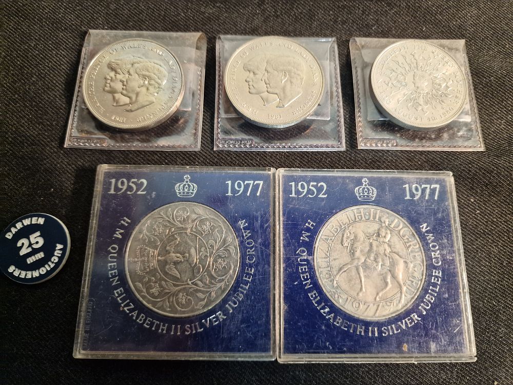Lot 414: x5 Vintage UK Crown Coins