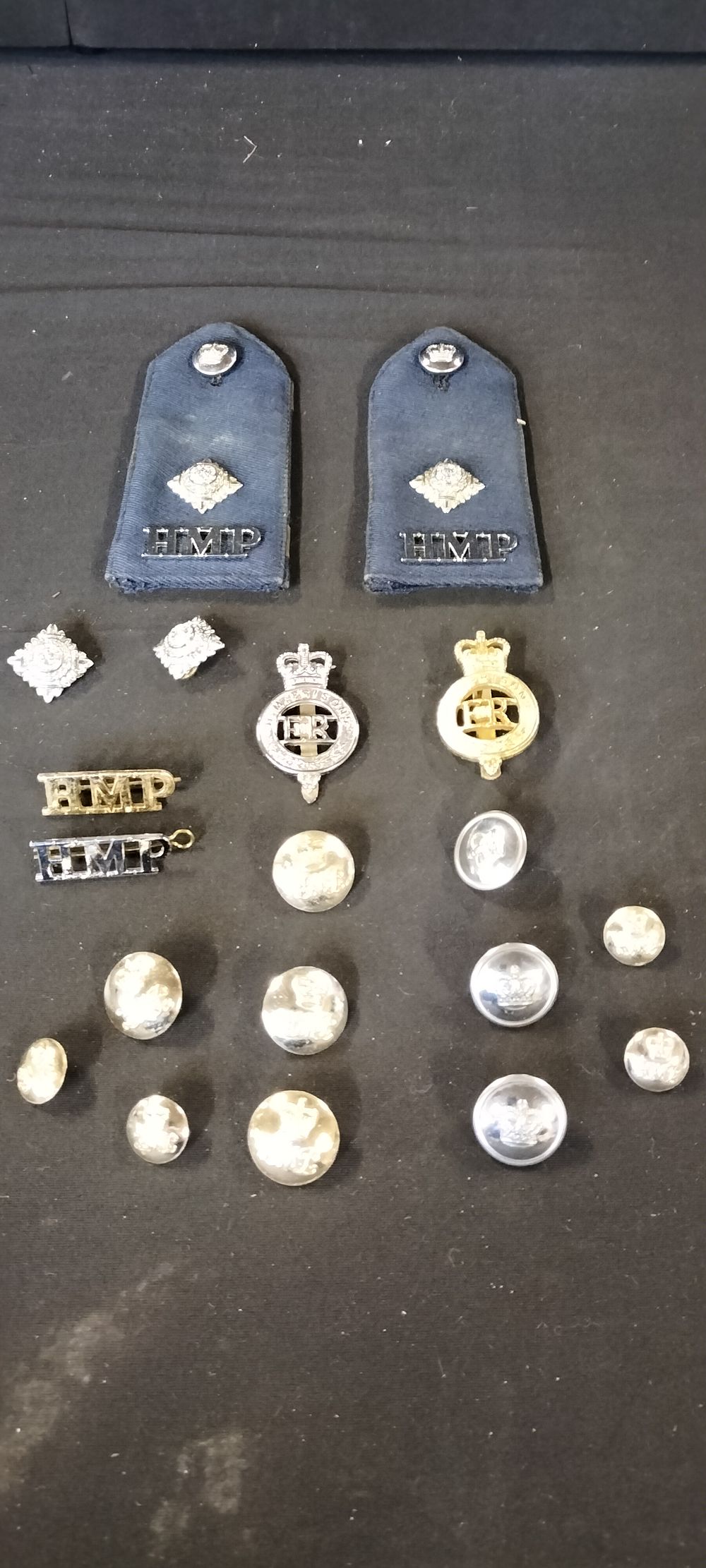 Lot 344: Collection of HMP epaulettes, Buttons and cap badges