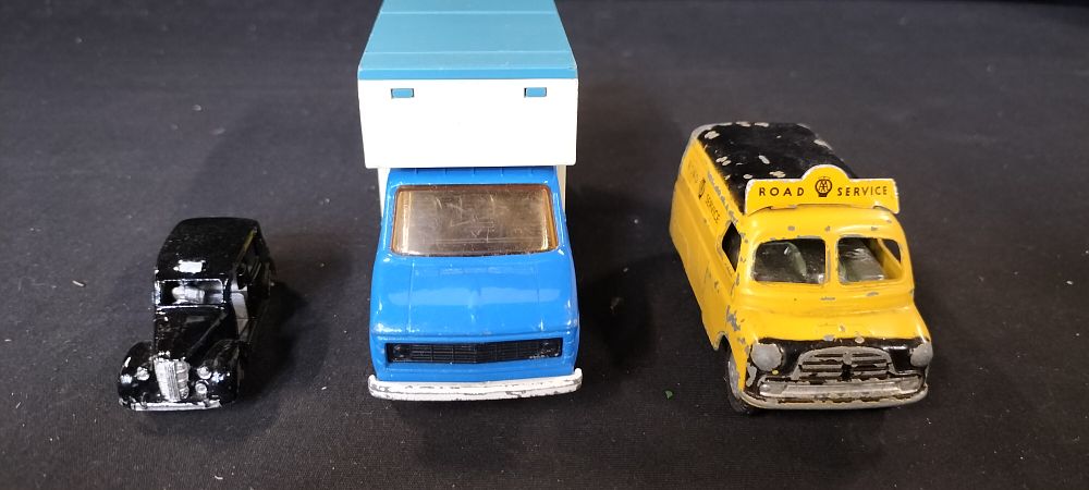 Lot 347: 3 Diecast Vehicles Including Matchbox and Corgi