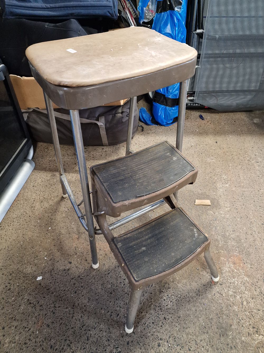 Lot 425: Folding Stepstool