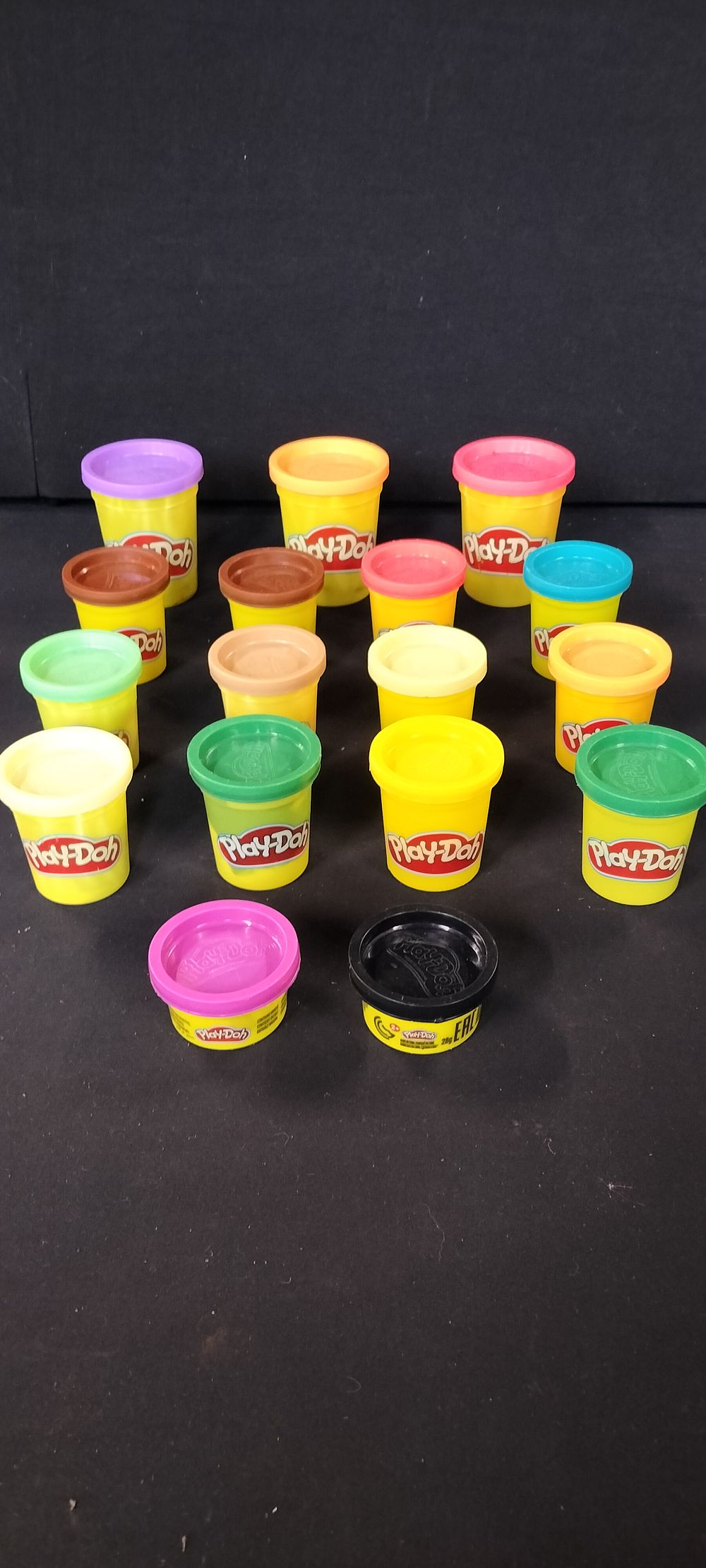 Lot 364: 17 Pots of Play-Doh in Various Sizes and Colours