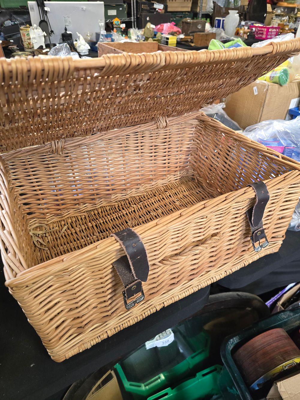 Lot 384: Wicker picnic/storage basket