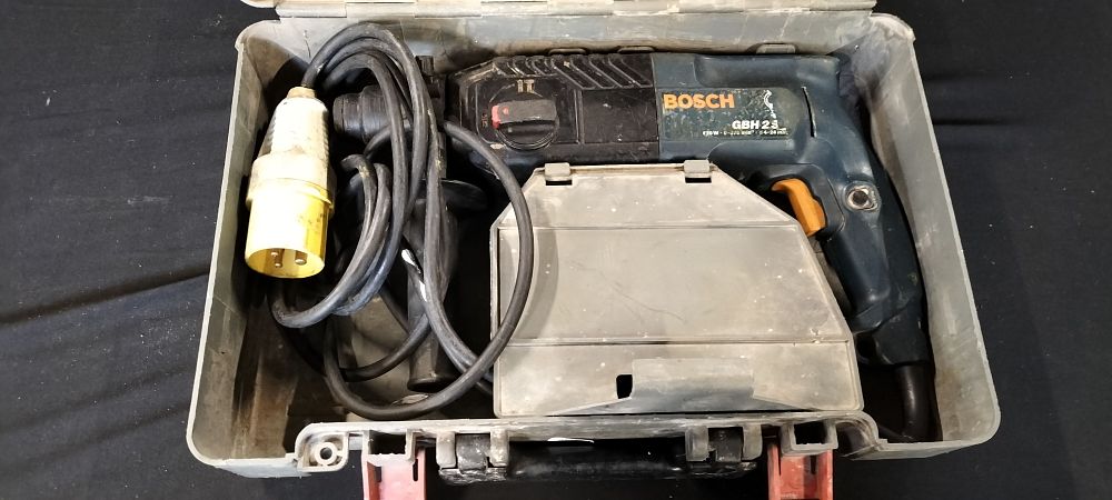 Lot 370: Bosch GBH 2 SE Rotary Hammer Drill 110v in Case