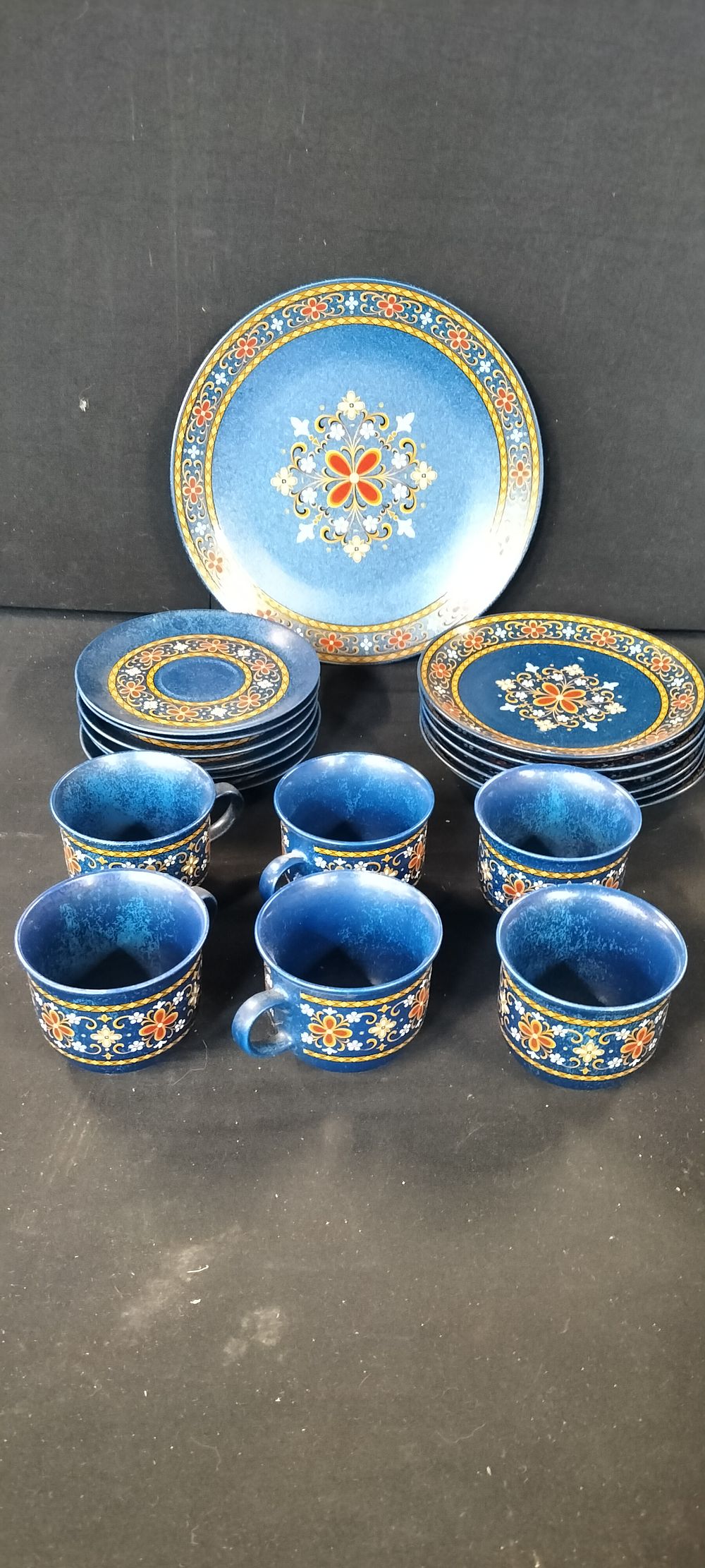 Lot 388: Winterling Schwarzenbach Bavaria part Dinner Set