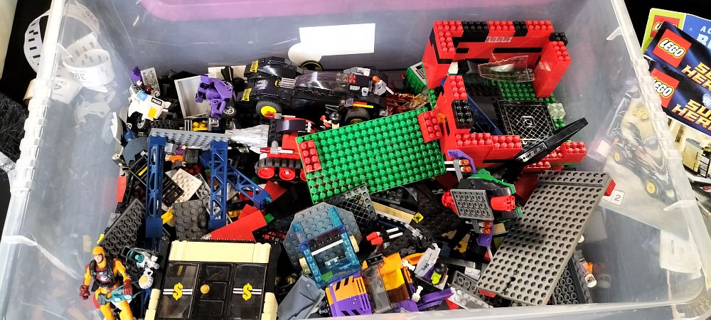 Lot 394: Large Quantity of Lego Pieces with some Catalogues and Building Instructions