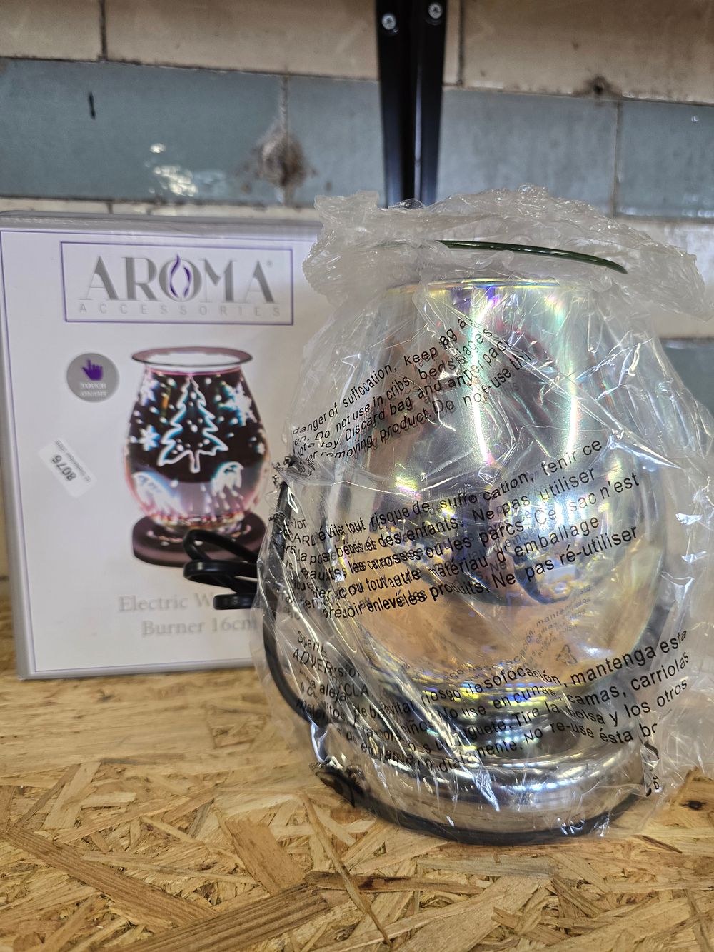 Lot 442: AROMA 16cm electric wax melt burner