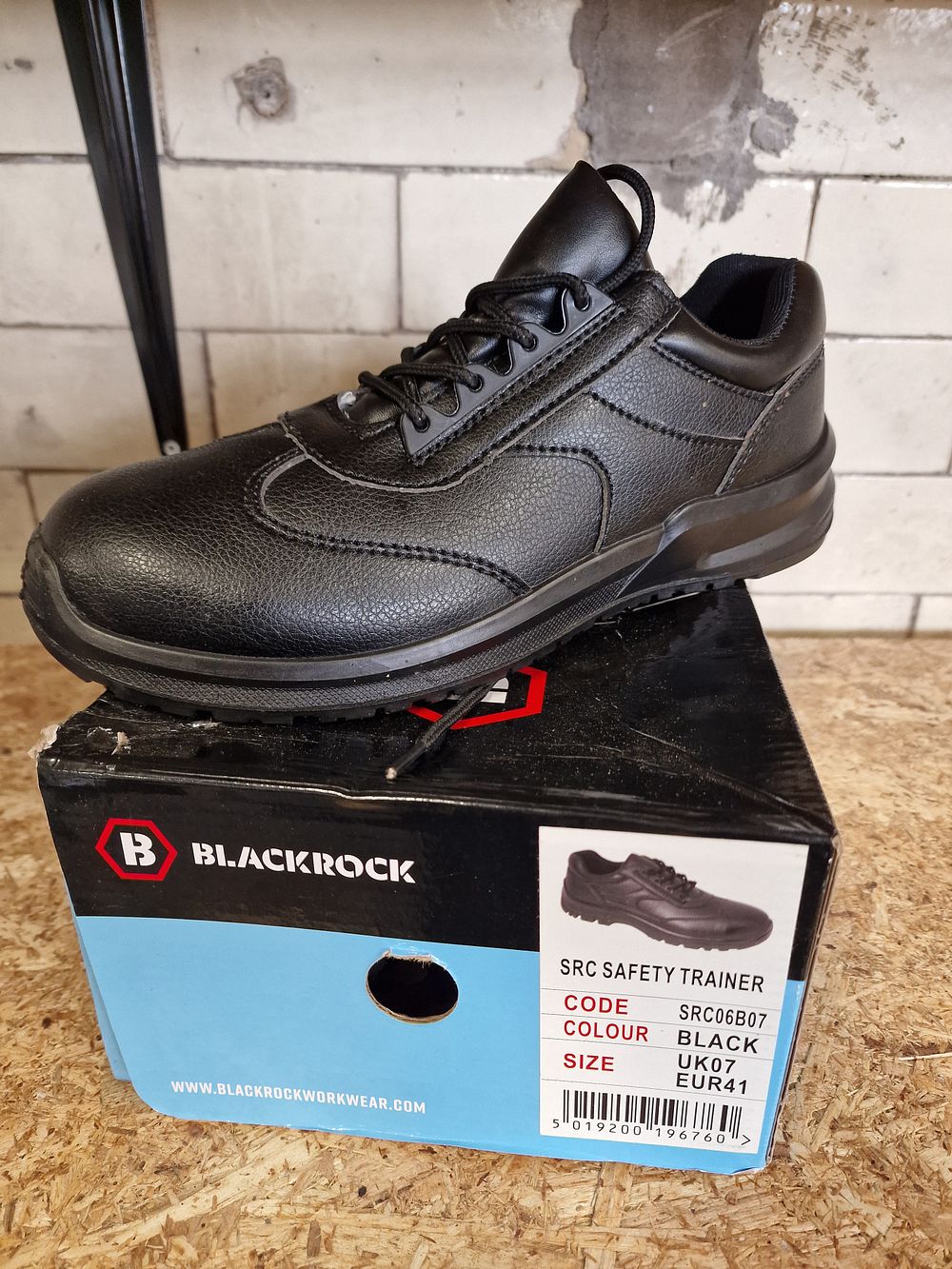Lot 453: Blackrock Size 7 Safety Trainers