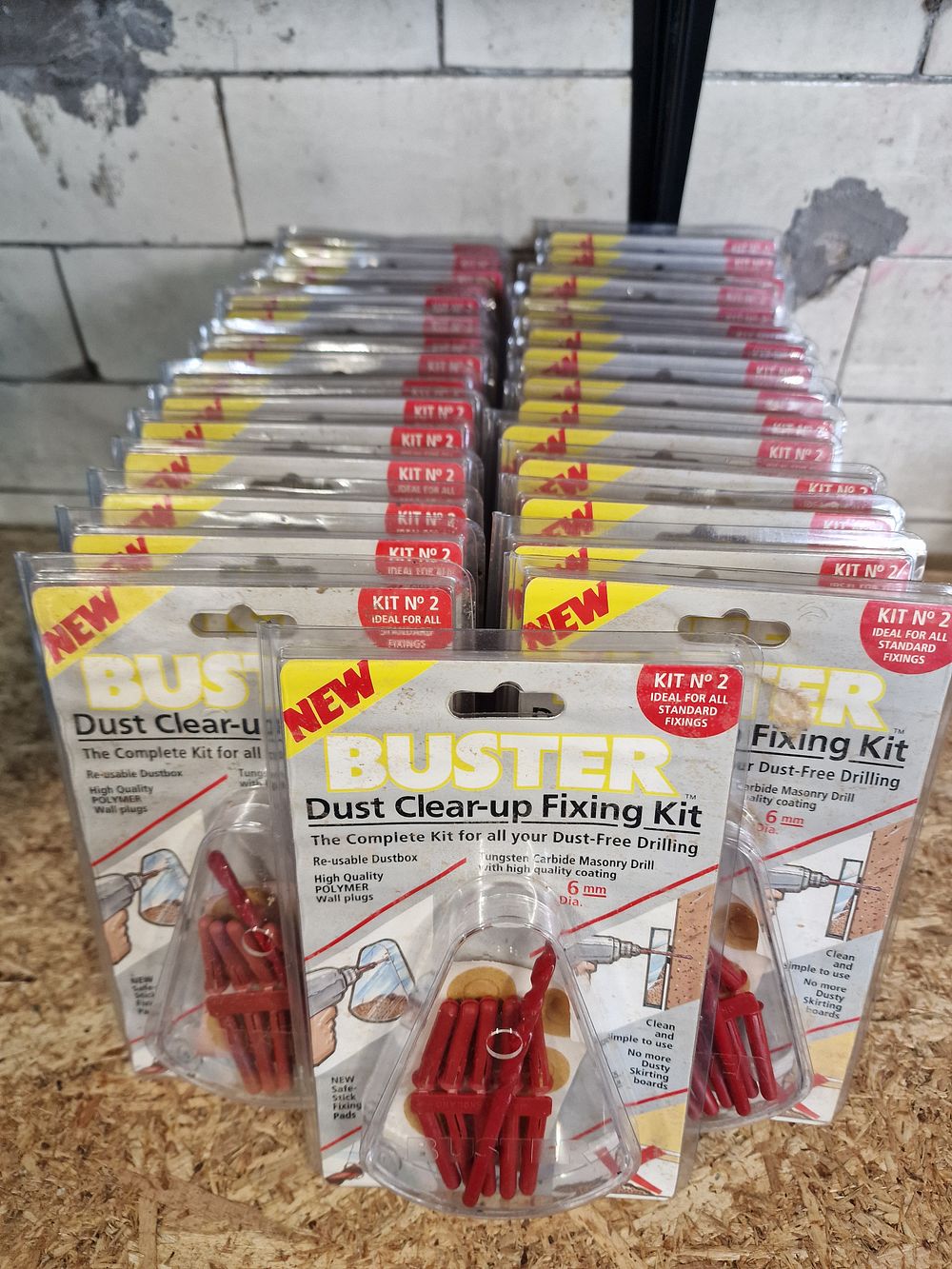 Lot 472: JOB LOT x31 Buster Dust Clear Up Fixing