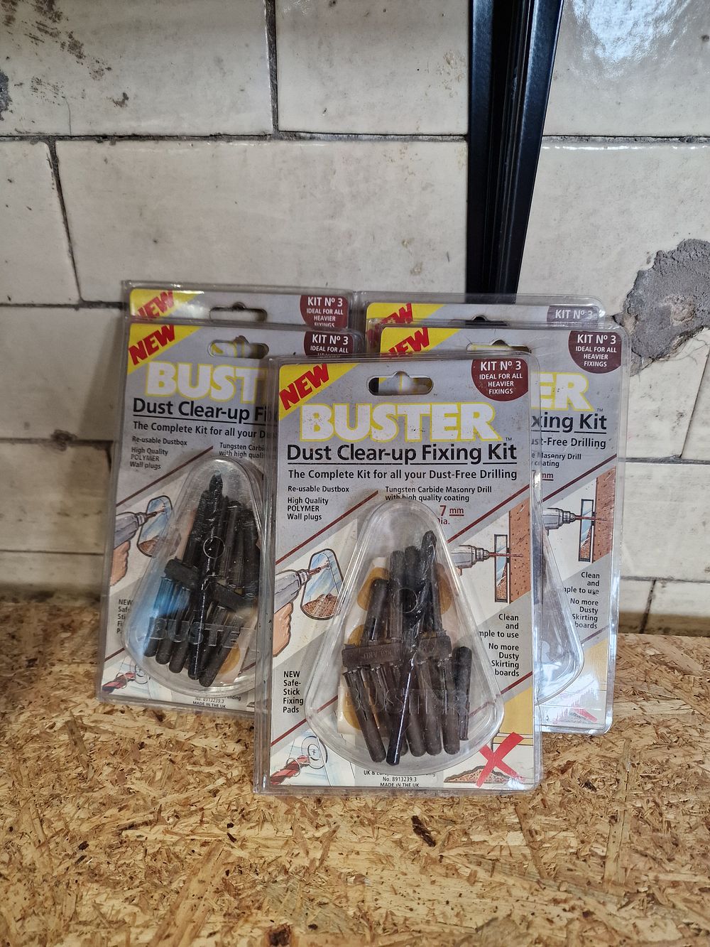 Lot 473: x5 Buster Dust Clear Up Fixing Kit