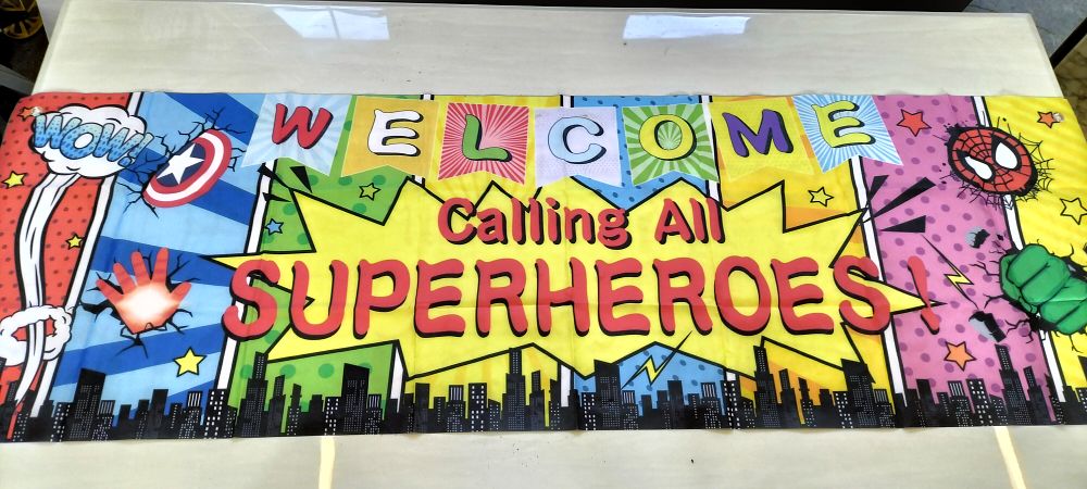 Lot 472: Nylon Superhero Party Banner x10