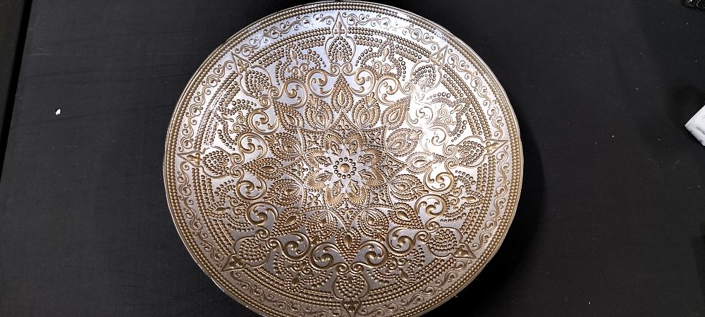 Lot 475: Turkish Art Glass Round Bowl, Gold and Silver design with Reverse Painted Silver