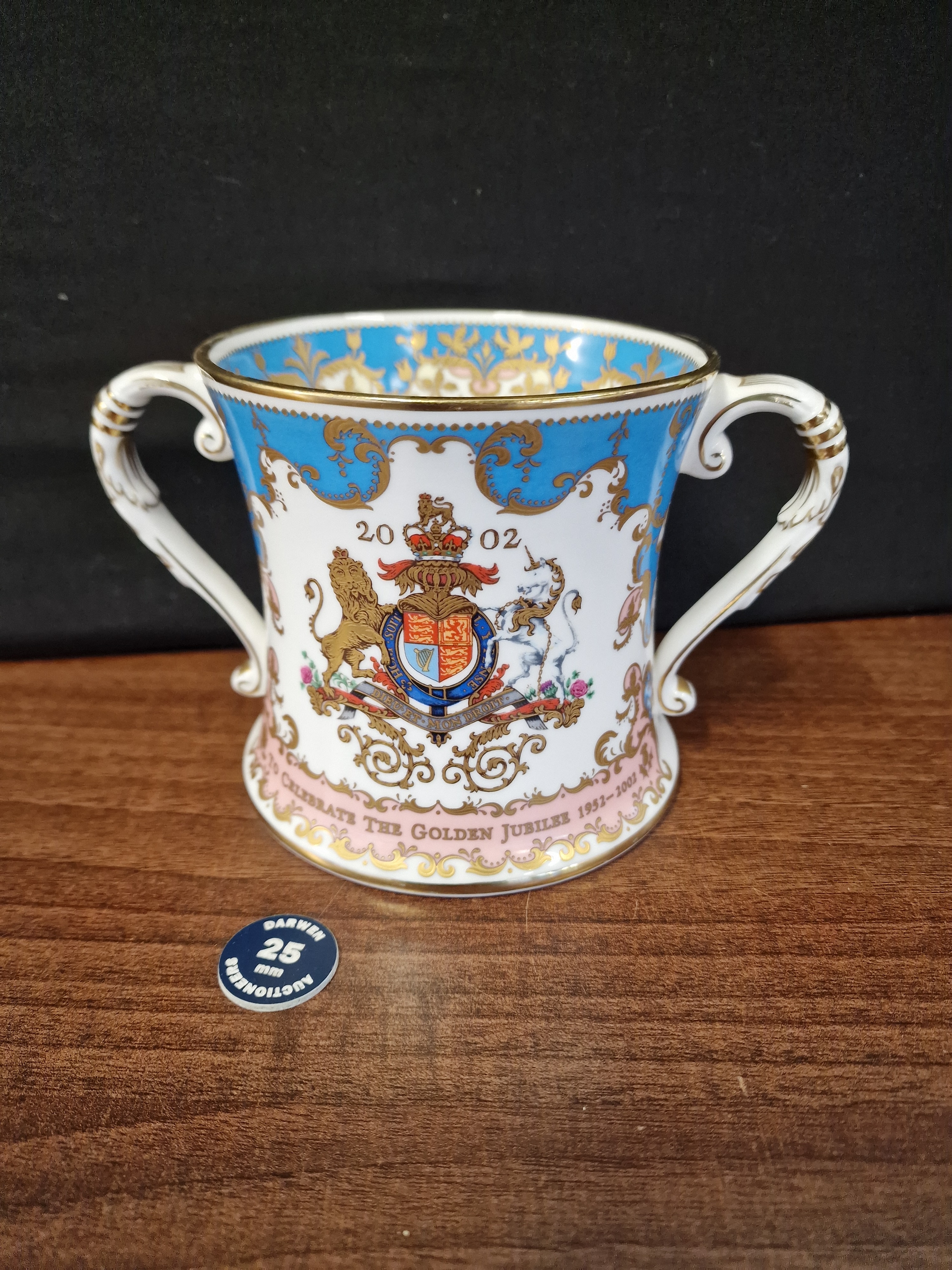 コレクション Buckingham Palace loving cup Lot 200 - Royal Collection Queen Elizabeth II Golden Jubilee