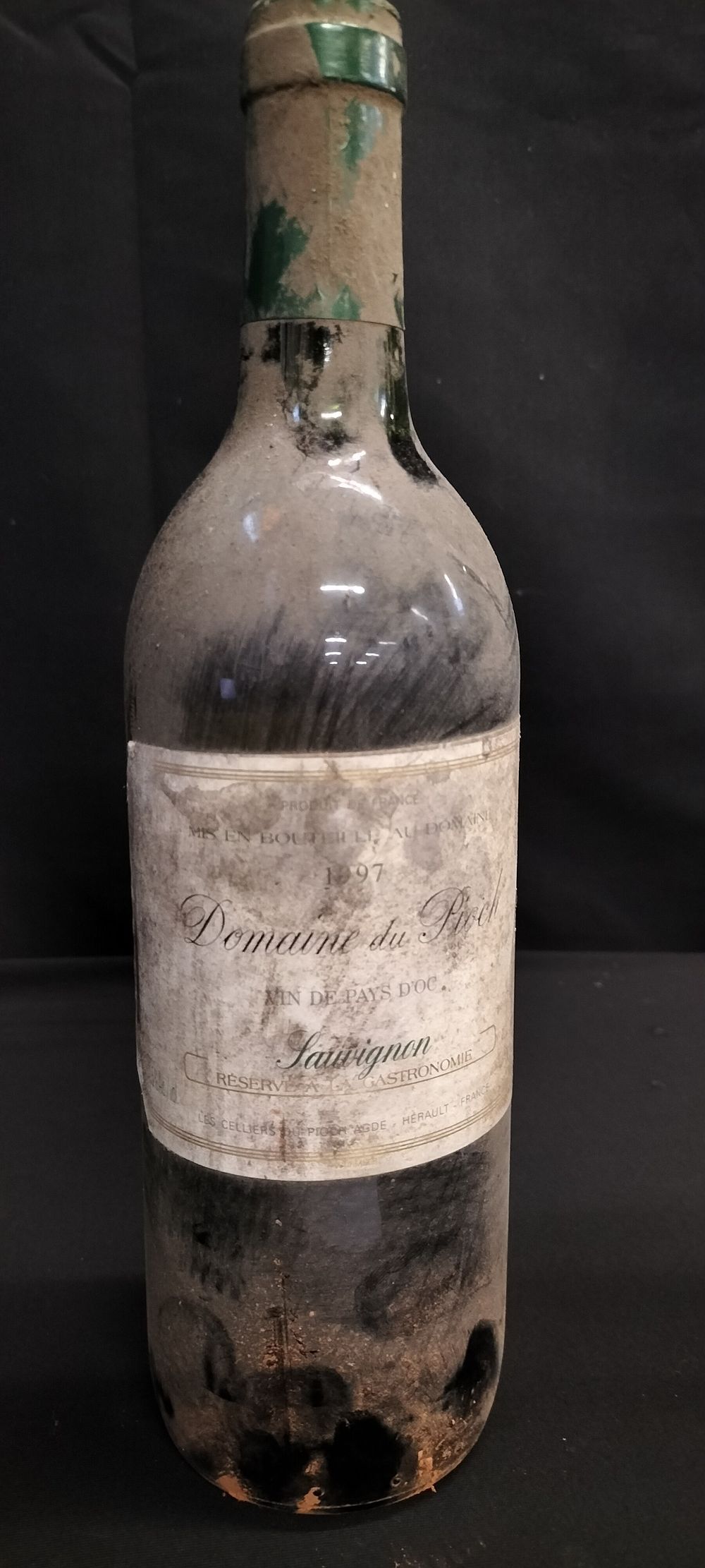 Lot 303: Unopened bottle of white wine. 1997 Mis En...