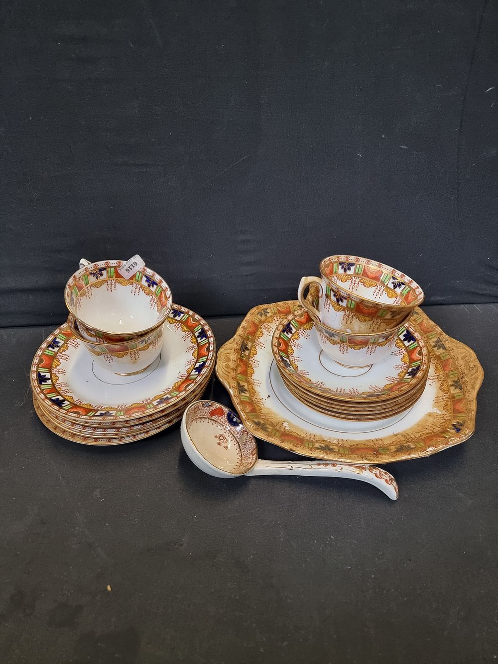 Lot 305: Vintage tea set 4 x cups , 6 saucers, 6 x side plates acake plate