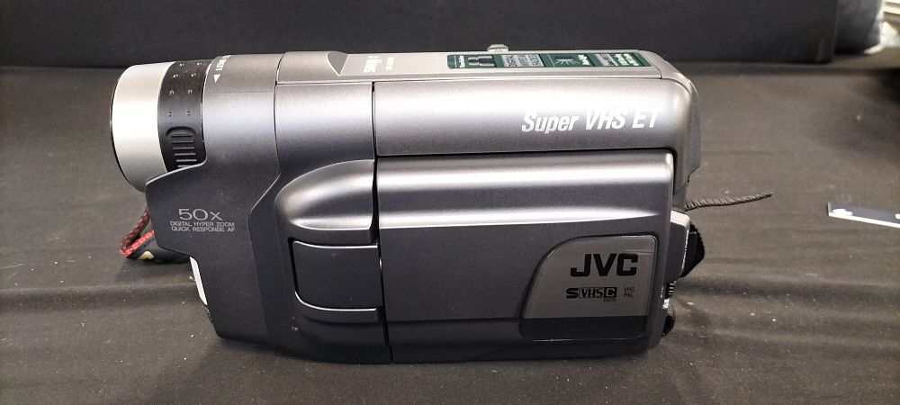 Lot 211: JVC GR-SXM26EK Super VHS ET Camcorder with MIRANDA Case