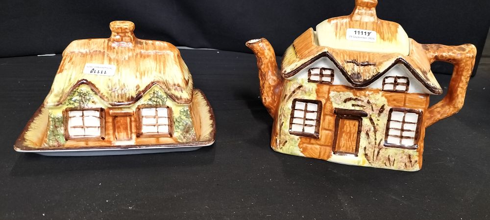 Lot 219: A Pair of Price Bros Kensington 'Cottage Ware' Items
