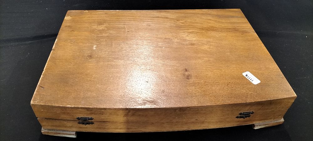 Lot 255: A 38-Piece Sheffield England Cutlery Set in Wooden Box