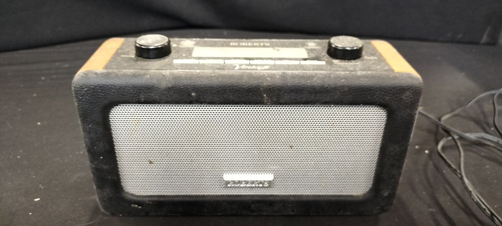 Lot 260: Roberts Vintage DAB/FM Radio