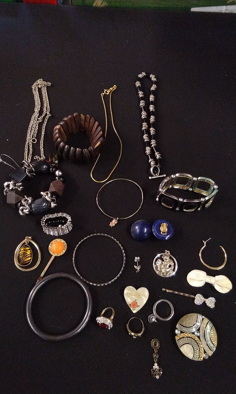 Lot 327: A Collection of Approximately 28 Various Jewelry Items