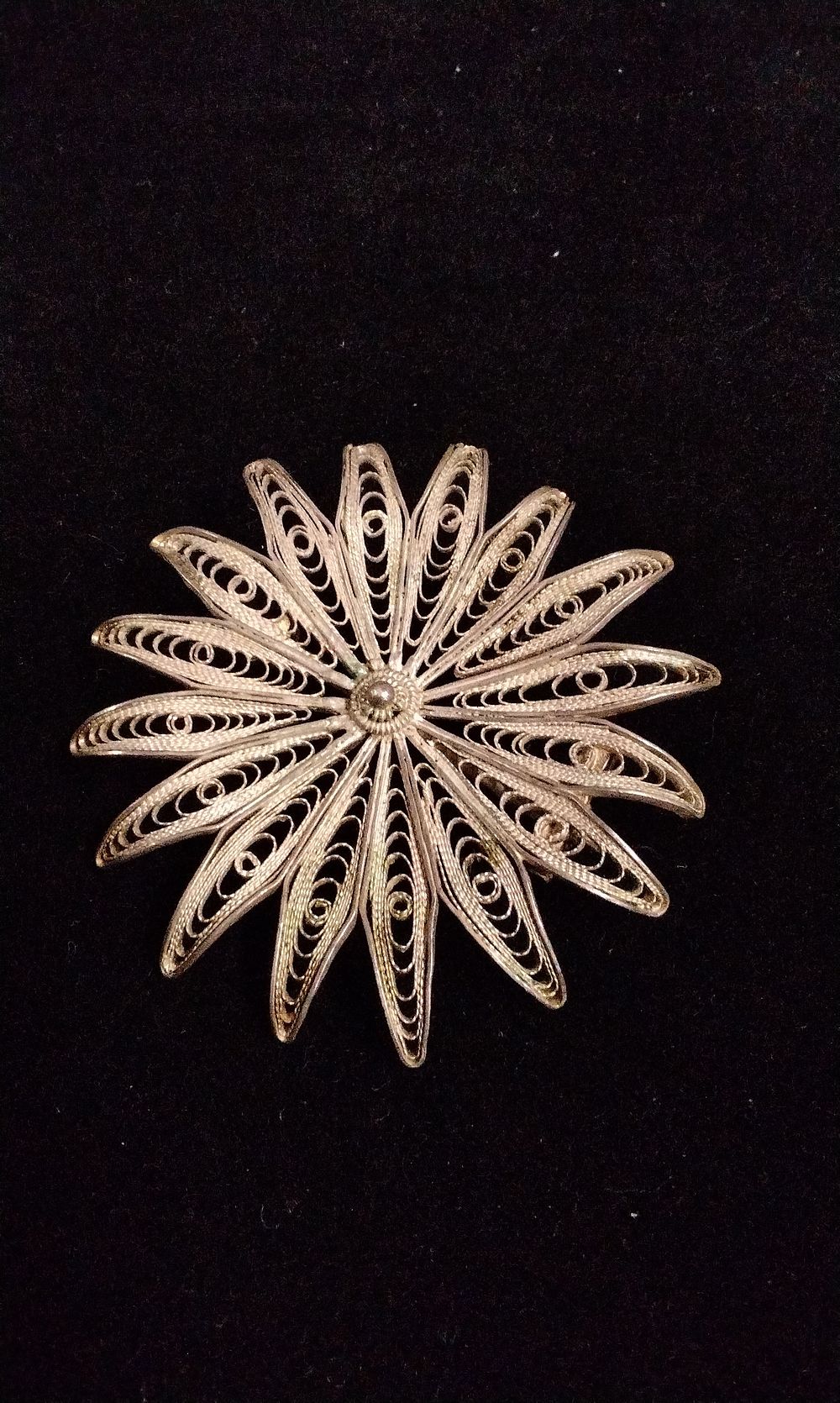Lot 371: Sterling Silver Filigree Floral Brooch