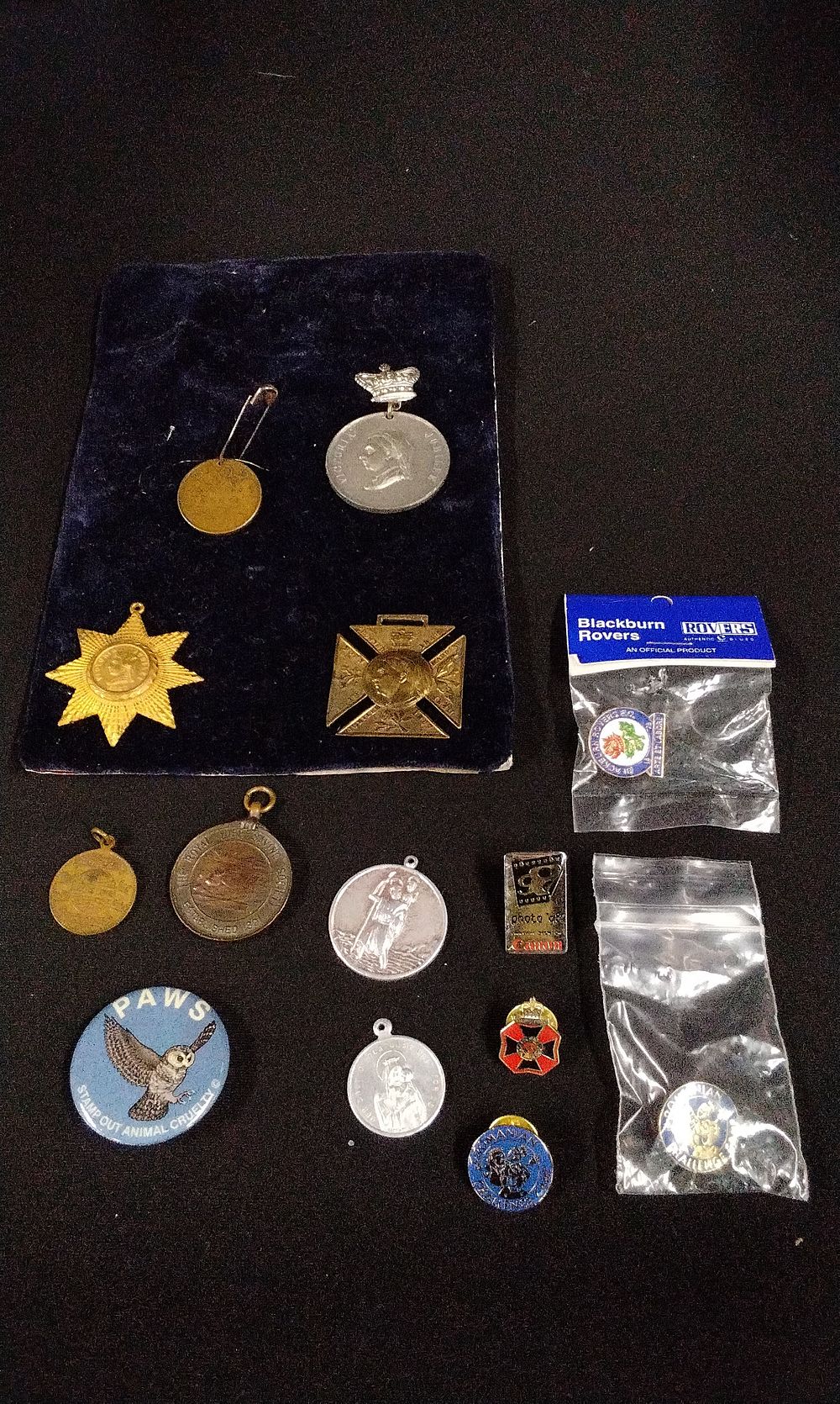 Lot 382: A Collection of Assorted Medals, Badges, and Pins