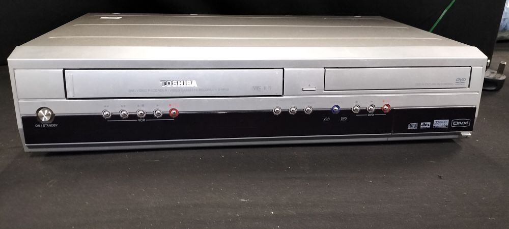 Lot 264: Toshiba D-VR16-S-TB Silver DVD/VCR Video Recorder