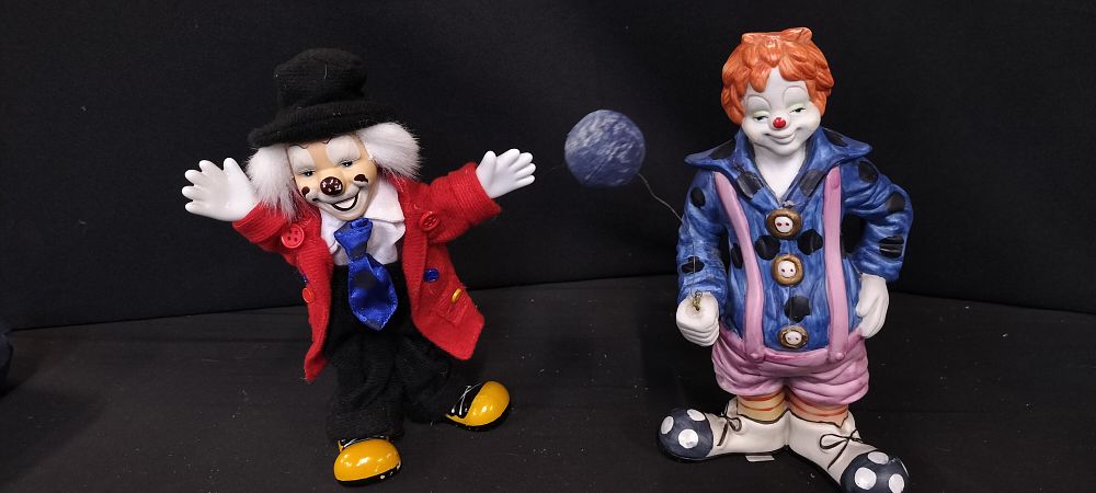 Lot 283: A Pair of Vintage Porcelain Clown Figures