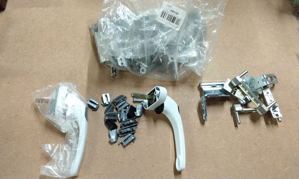 Lot 208: Window Fixings and 2 x Handles
