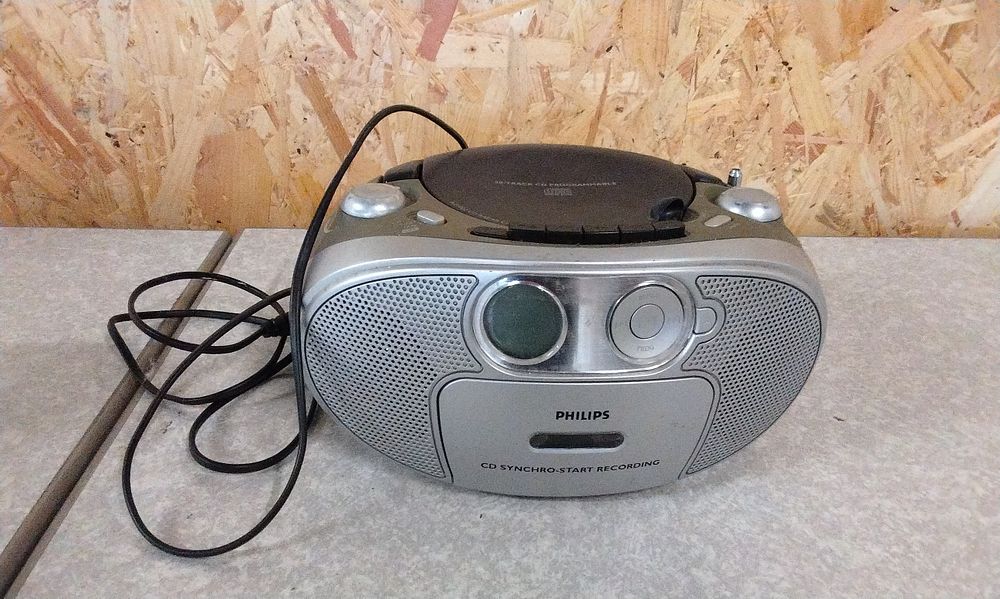 Lot 221: Philips AZ1022/05 Portable CD Cassette Stereo Boombox. Tested for Power