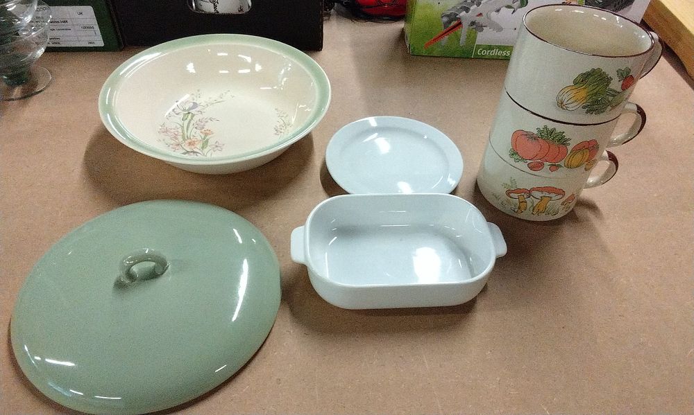 Lot 229: A Set of Ceramic Serving Ware and Mugs