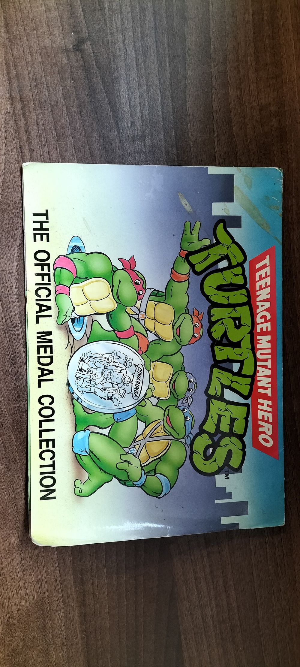 Lot 255: 1990 Teenage Mutant Hero Turtles Official Medal Collection Album