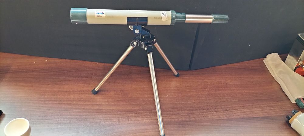Lot 257: A Science MAD! brand Telescope with Tripod