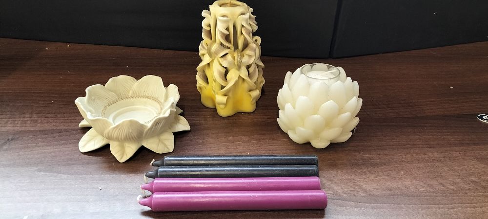 Lot 267: A Group of 7 Candles including a Partylite Ceramic Holder and Decorative Candles