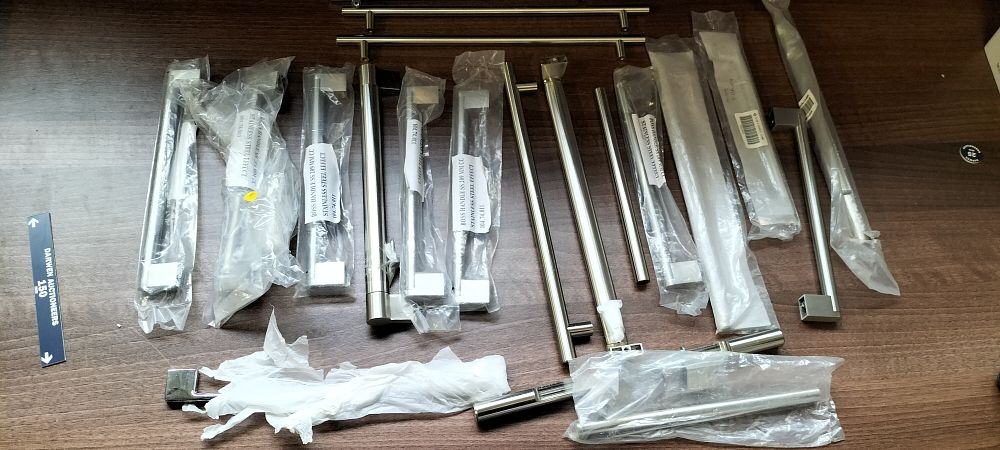 Lot 273: A Set of 20 Stainless Steel Effect Cabinet Handles
