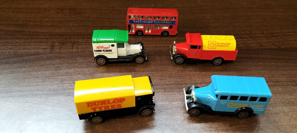 Lot 336: A Collection of 5 Corgi & Matchbox Die-Cast Vehicles